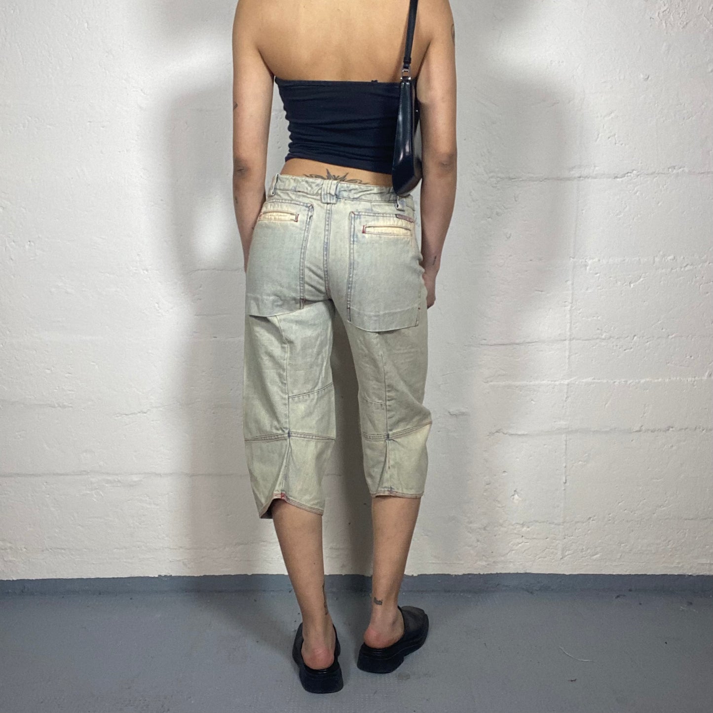 Vintage 2000's Summer Light Denim Beige Wash Middle Waist Straight Cut Capri Jeans (M)