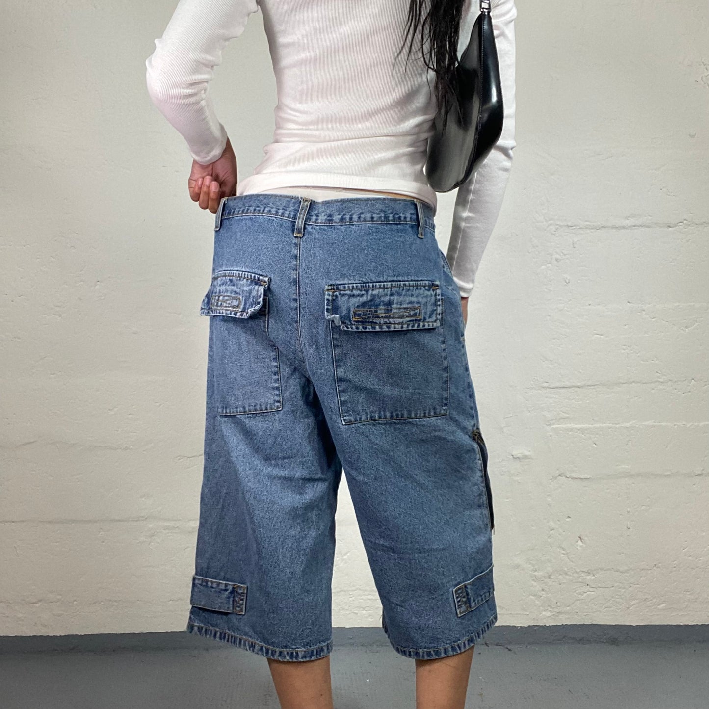 Vintage 2000's Hip-Hop Girl Wide Leg Blue Denim Shorts with Zipper Details (XXL)