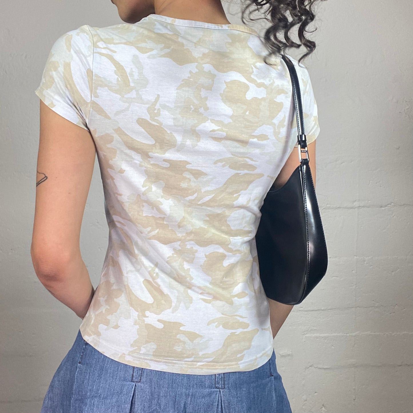 Vintage 2000's Summer Girl White and Beige Camo Printed Baby Tee (S)