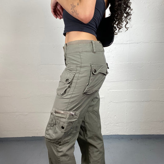Vintage 2000's Skater Girl Khaki Straight Cut Cargo Pants with Multiple Pockets (L)