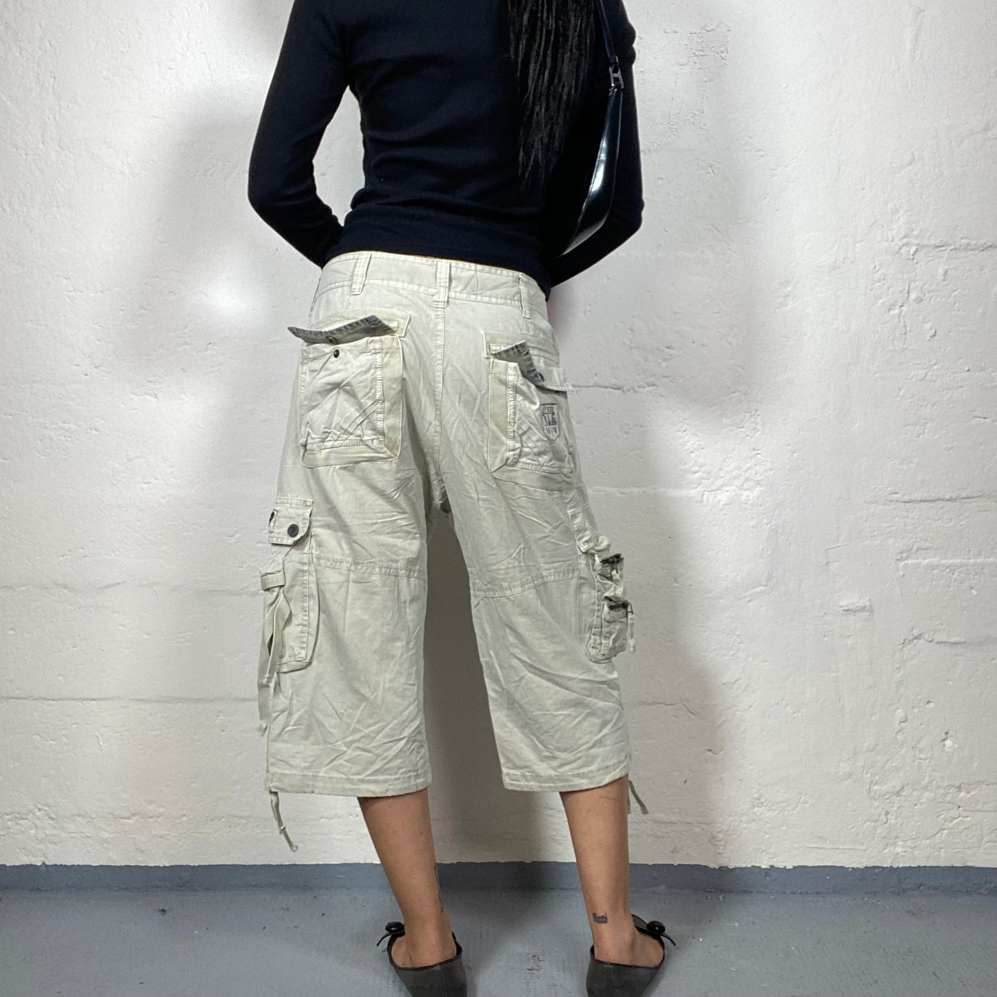 Vintage 2000's Skater Girl Beige Baggy Cargo Shorts with Multiple Pockets (XL)