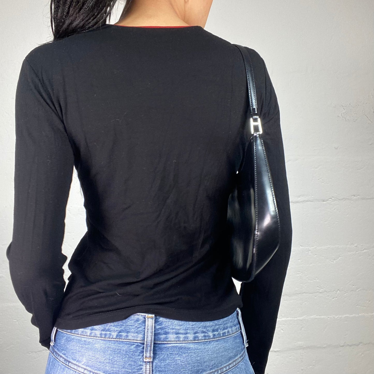 Vintage 2000's Skater Girl Black Longsleeve V-Cut Top (L)