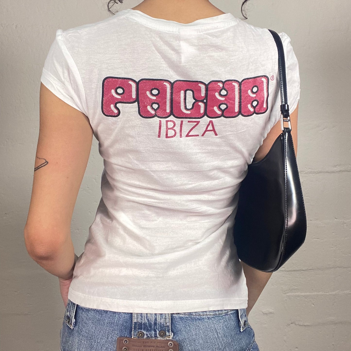 Vintage 2000's Casual White Tee with Cherry Print (XS)