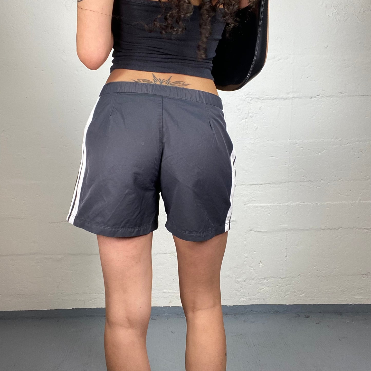 Vintage 2000's Archive Nike Sporty Black Shorts with White Side Stripes (M)