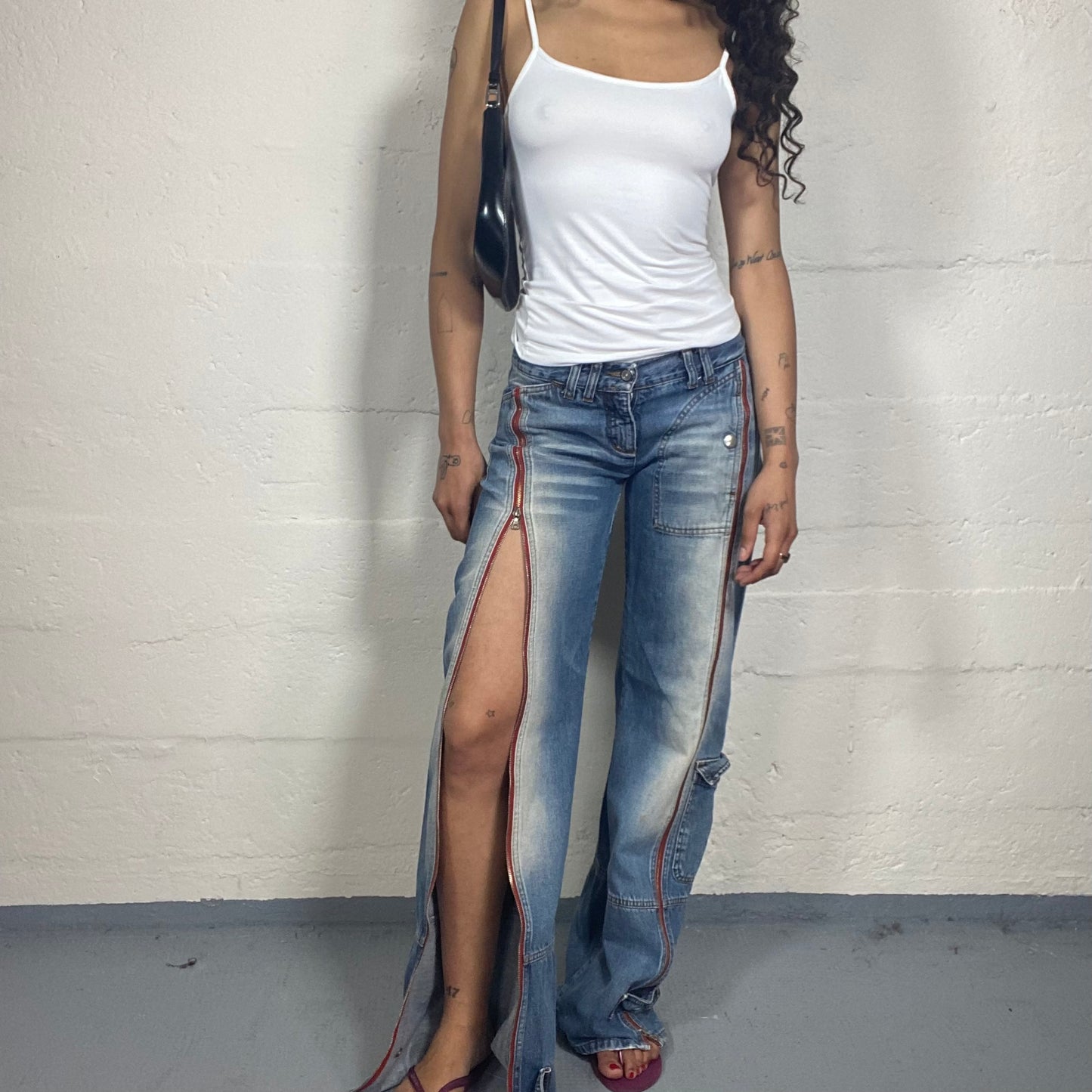 Vintage 2000's Skater Girl Light Blue Washed Off Denim Low Waisted Straight Cut Jeans with Red Zipper Details (M)