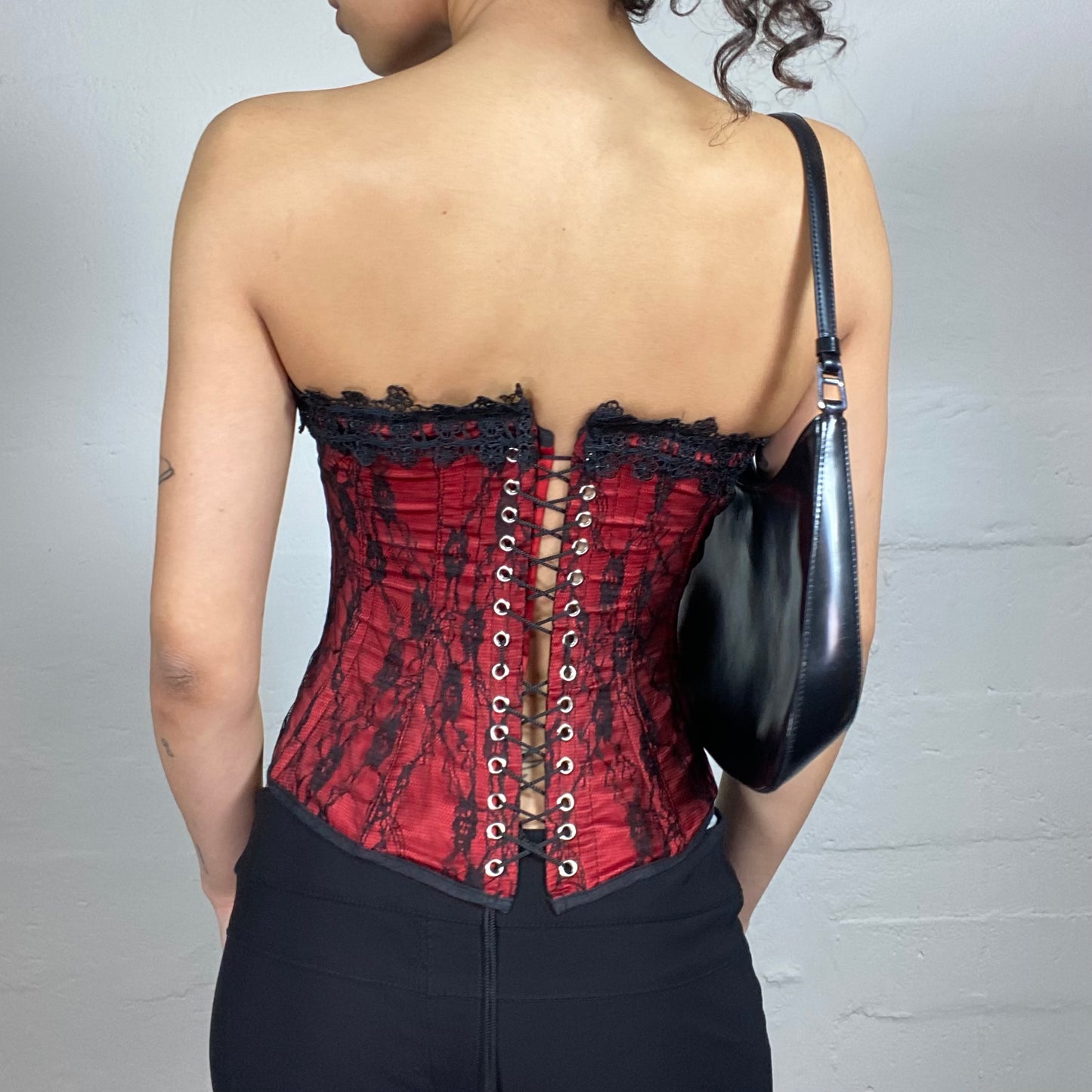 Vintage 2000's Katherine Pierce Gothic Blood Red Classic Corset with Black Lace Trim (M)