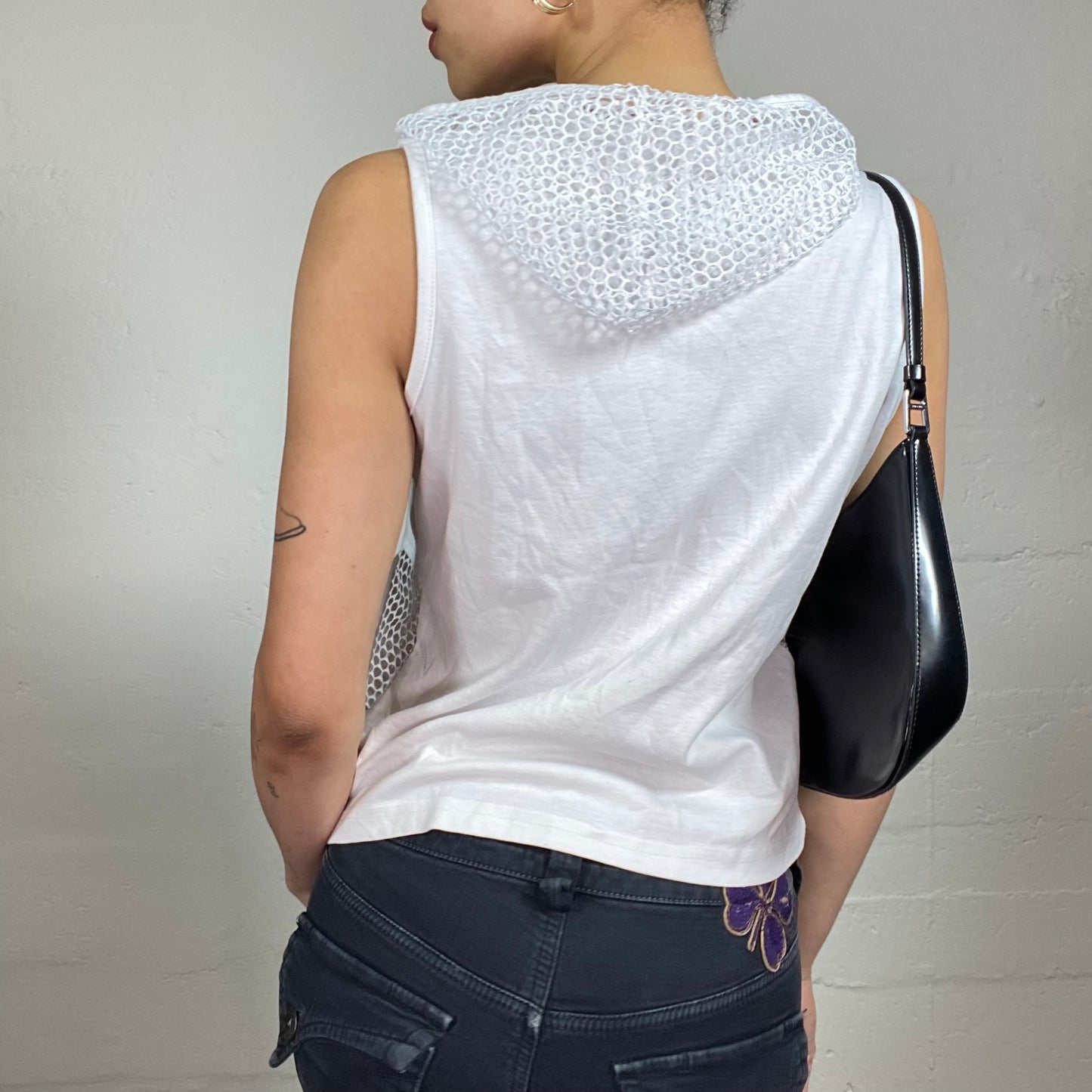 Vintage 2000's Hip-Hop Sleeveless Zip Up White Hooded Top with Mesh Detail (M)