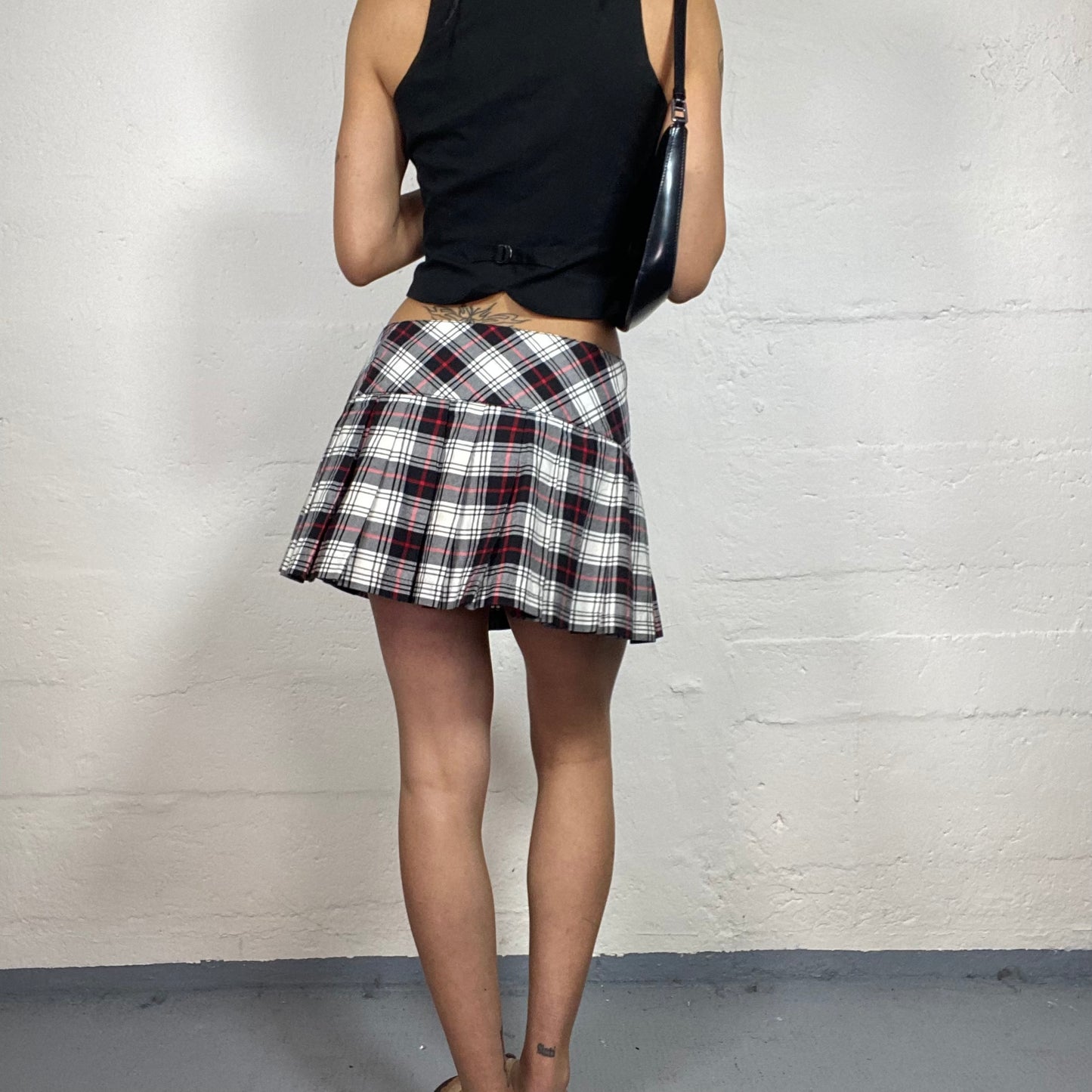 Vintage 2000's School Girl Mini Checkered Pleated Skirt with a Belt Detail (S)