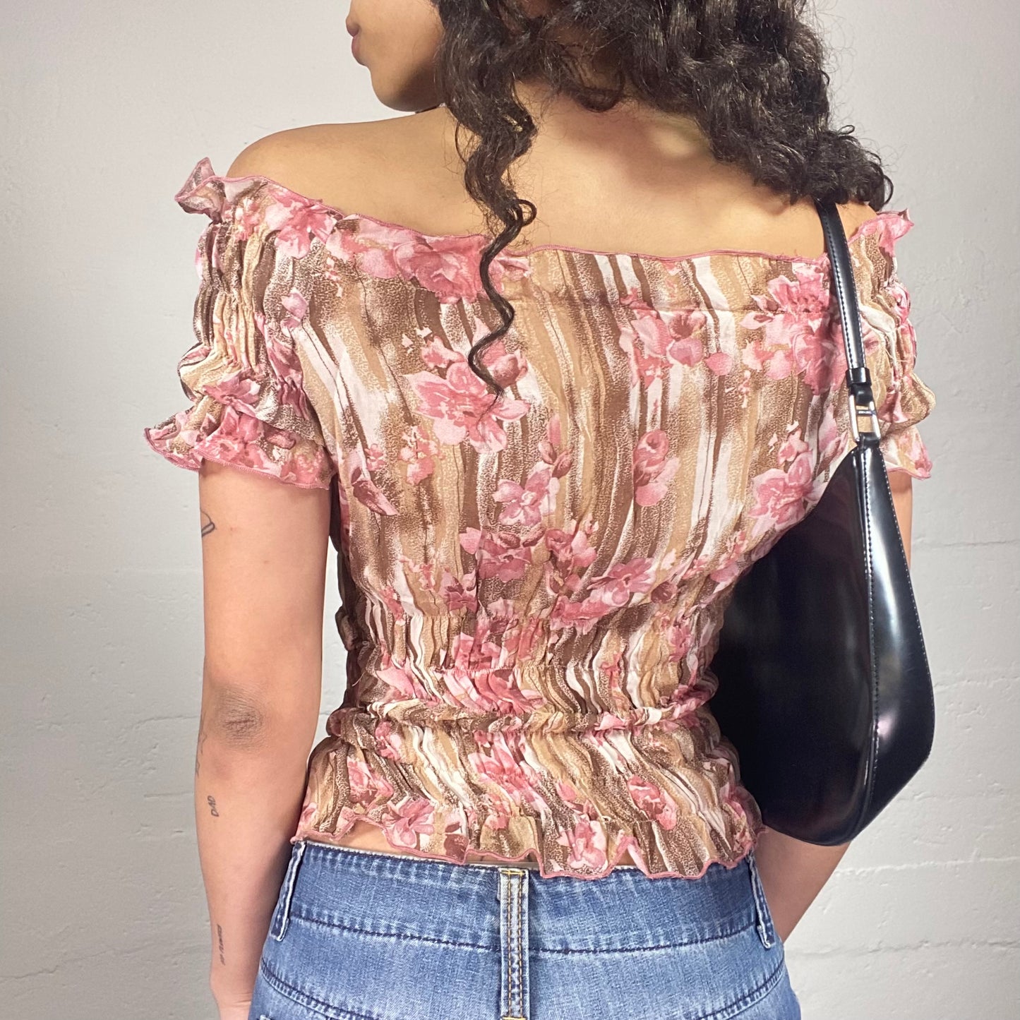 Vintage 2000's Romantic Pink and Beige Ruffled Off Shoulders Floral Printed Top (M)