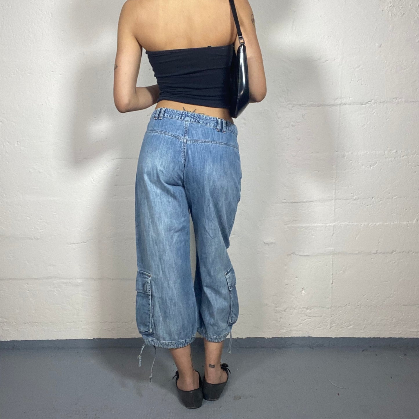 Vintage 2000's Hip-Hop Blue Light Washed Cargo Denim Capri Pants with Bottom Binding (M)