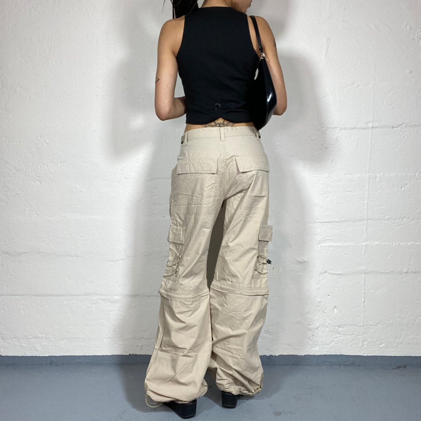 Vintage 2000’s Hip-Hop Girl Light Beige Middle Waist Baggy Pants with Pockets and Side Binding (M)