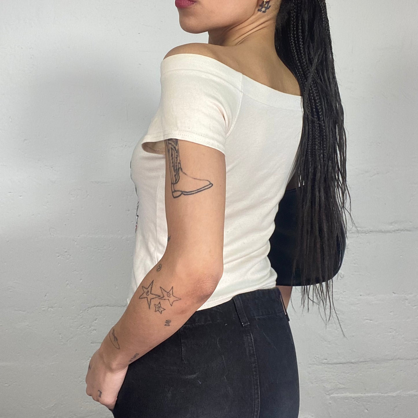 Vintage 2000's Sporty Printed Beige Off Shoulder Tee with "Road 69 Racing ) Print (XS/S)