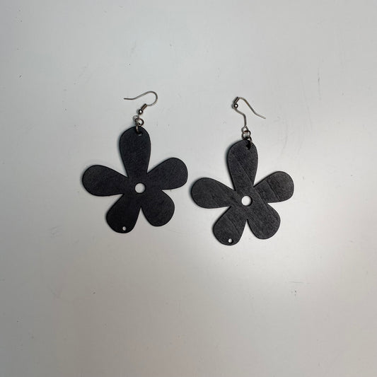 Vintage 2000's Lizzie McGuire Dark Silver Flower Shaped Earrings