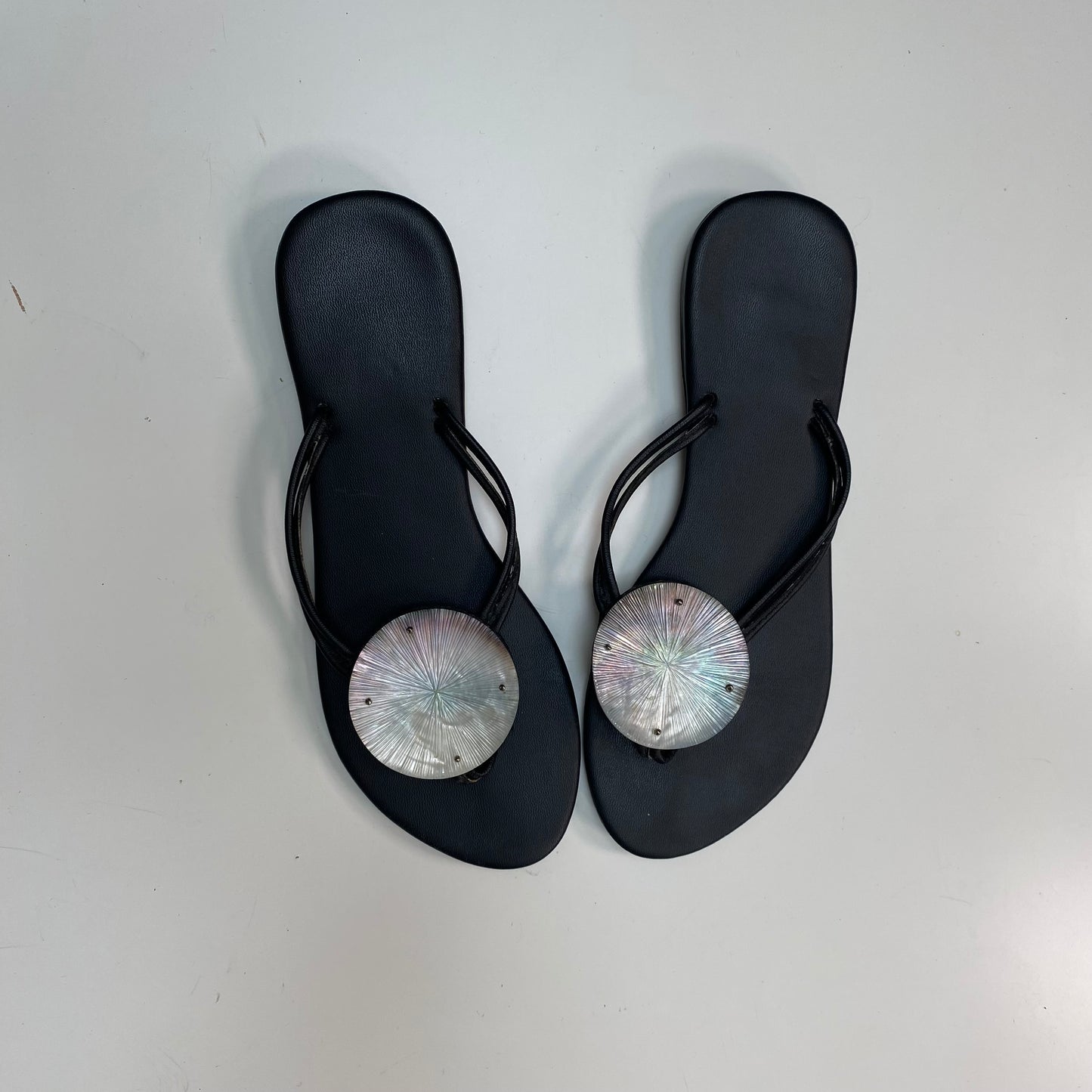 Vintage 2000's Mermaid Black Flip Flip with Shell Detail (36/37)