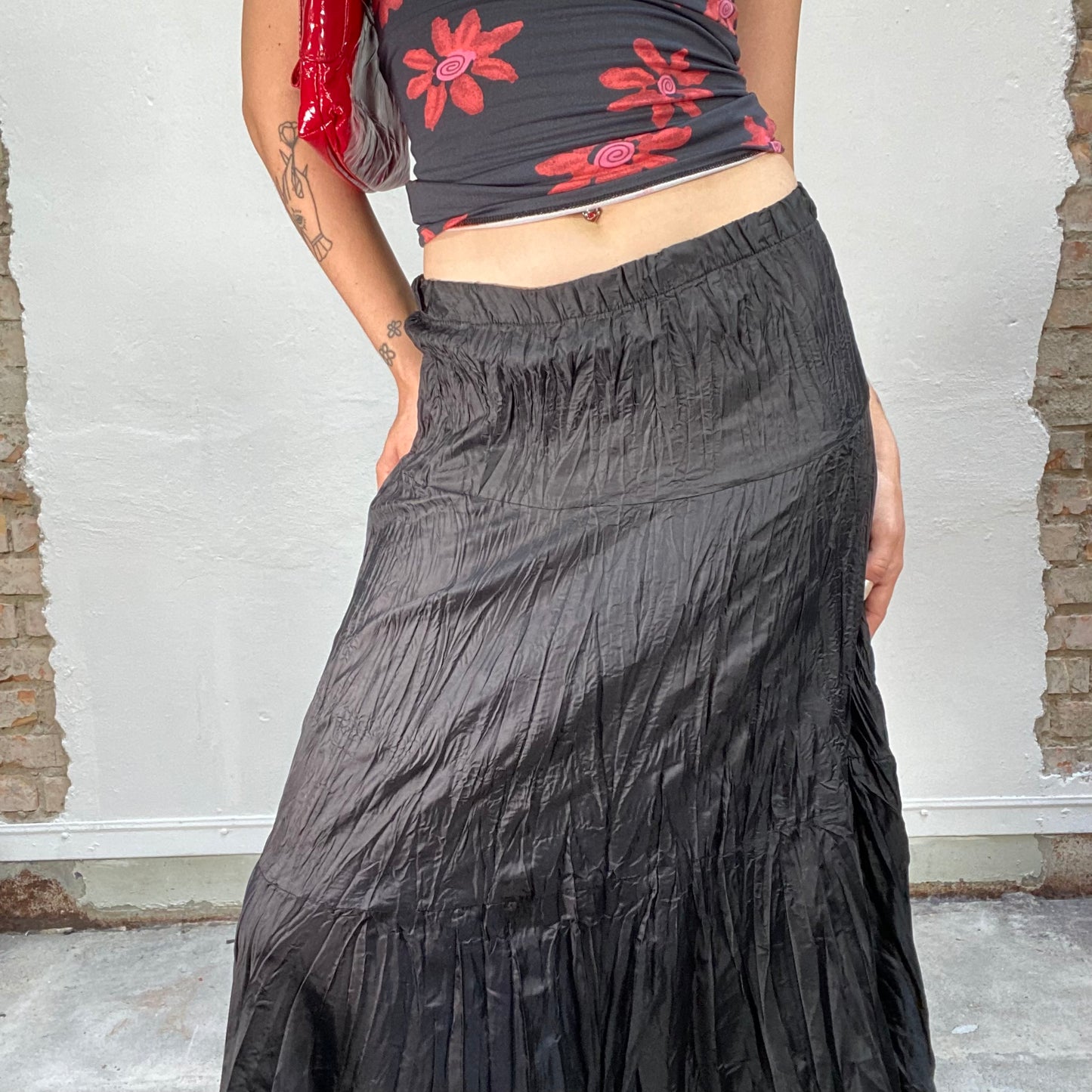 Vintage 90's Gothic Black Maxi Skirt with Lined Material (S)