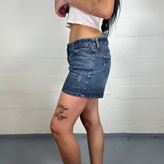 Vintage 2000's Downtown Girl Classic Blue Denim Middle Waist Shorts (S)