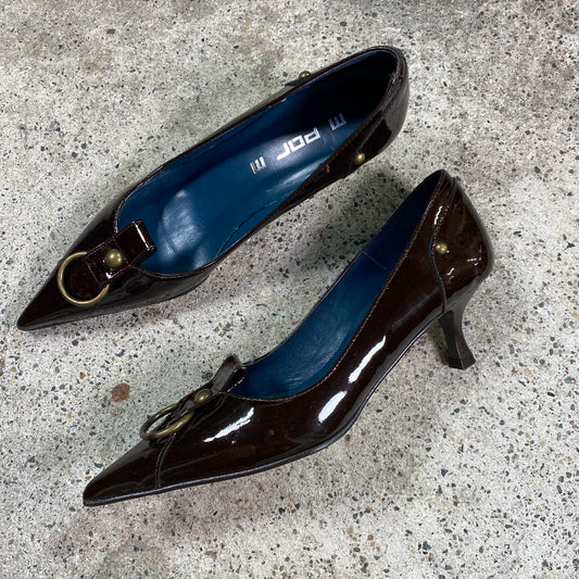 Vintage 2000's Bella Brown Patent Leather Pointed Kitten Heels (36)