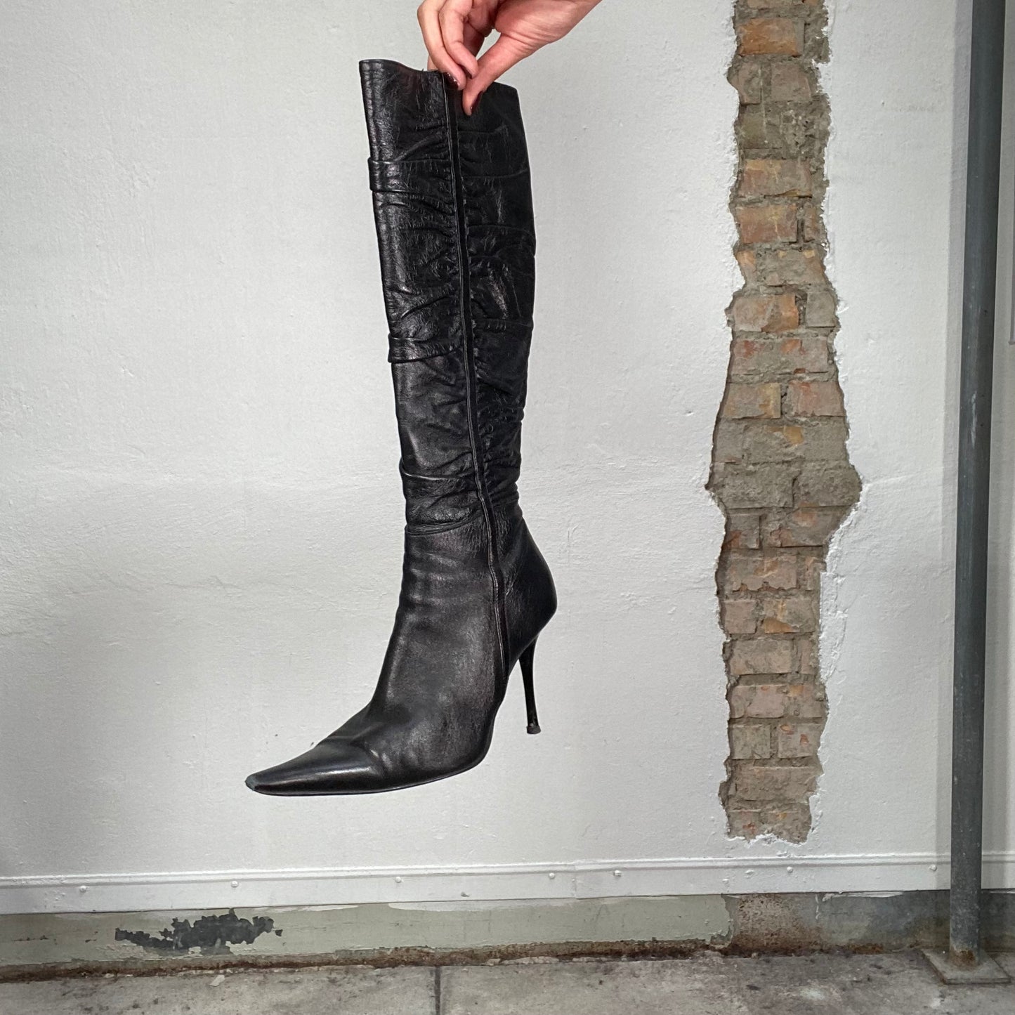 Vintage 2000's Night Out Black Knee High Stiletto Scrunched Boots with Pointy Toe (40)