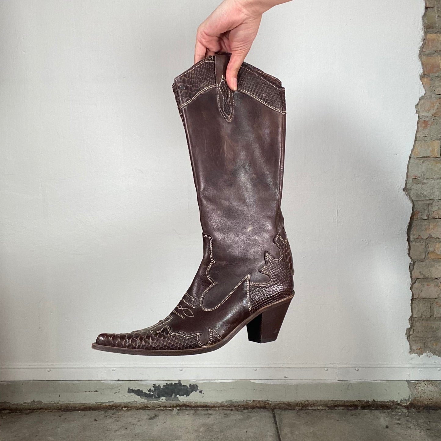 Vintage 2000's Cowboy Brown Boots with Snake leather and Embroidery Details (39)