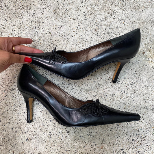 Vintage 2000's Model Off Duty Black Leather Stiletto Pumps and Pointy Toe (39)