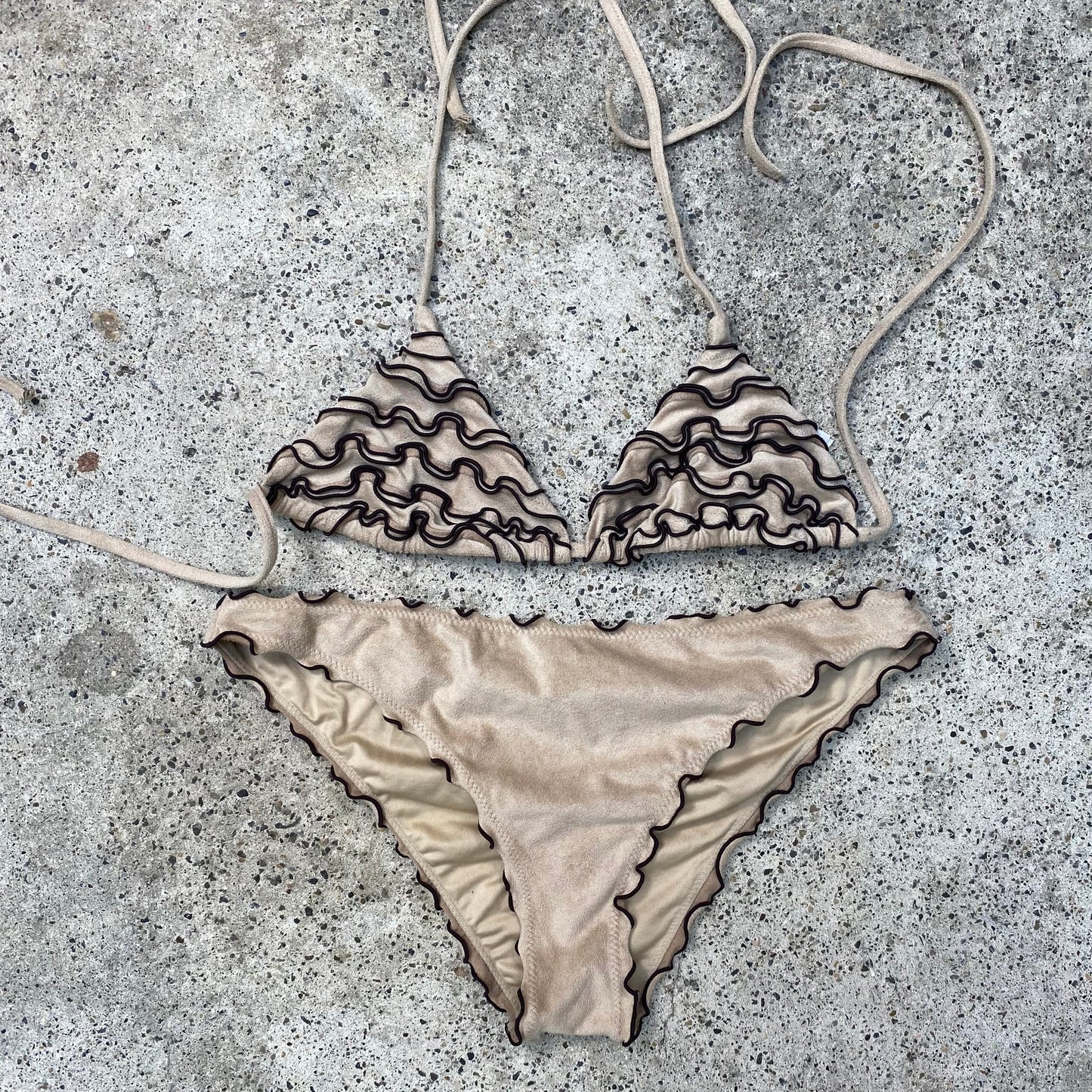 Vintage 2000's Summer Beige & Black Triangle Bikini Top with Frills (M)