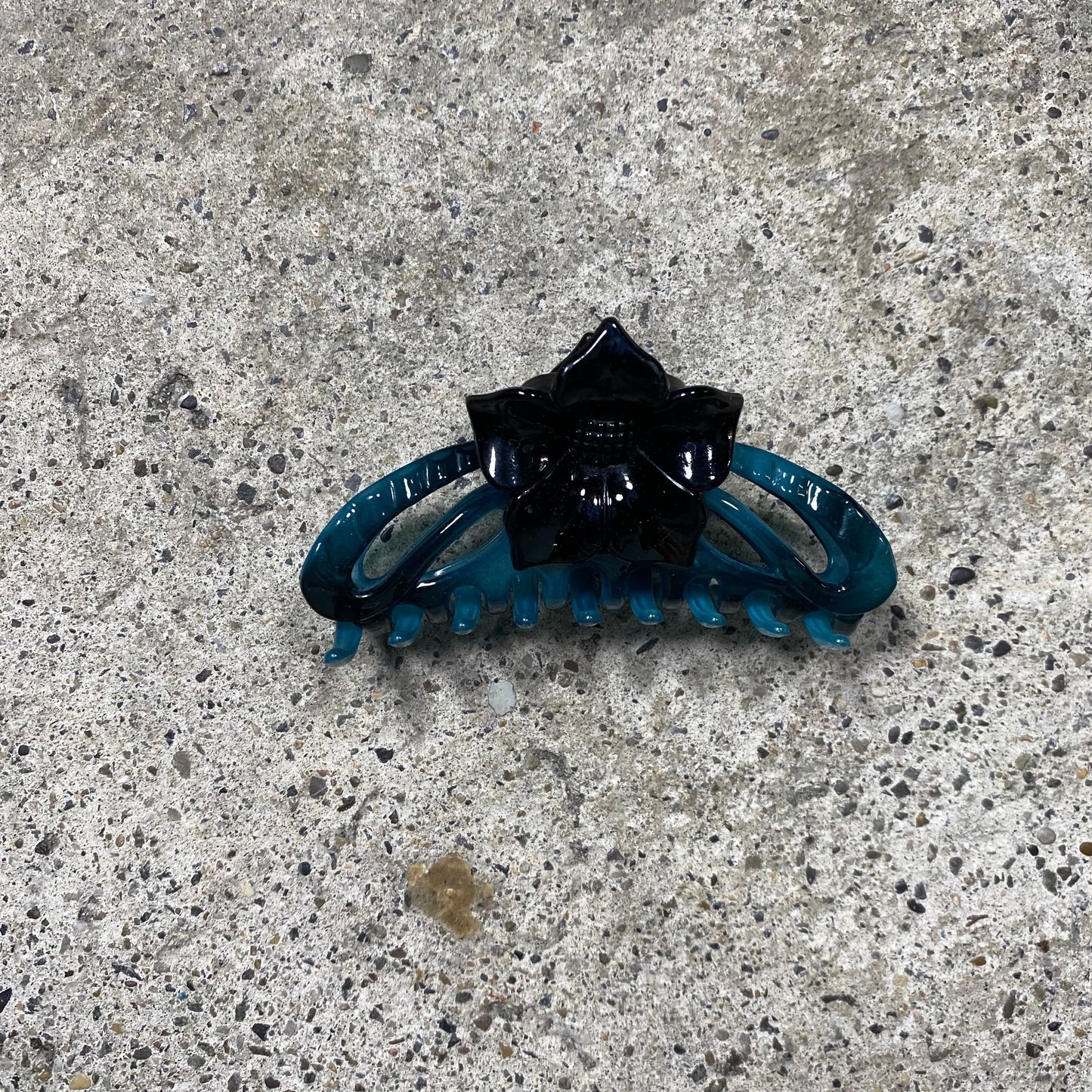 Vintage 2000's Summer Blue and Black Floral Hair Clip