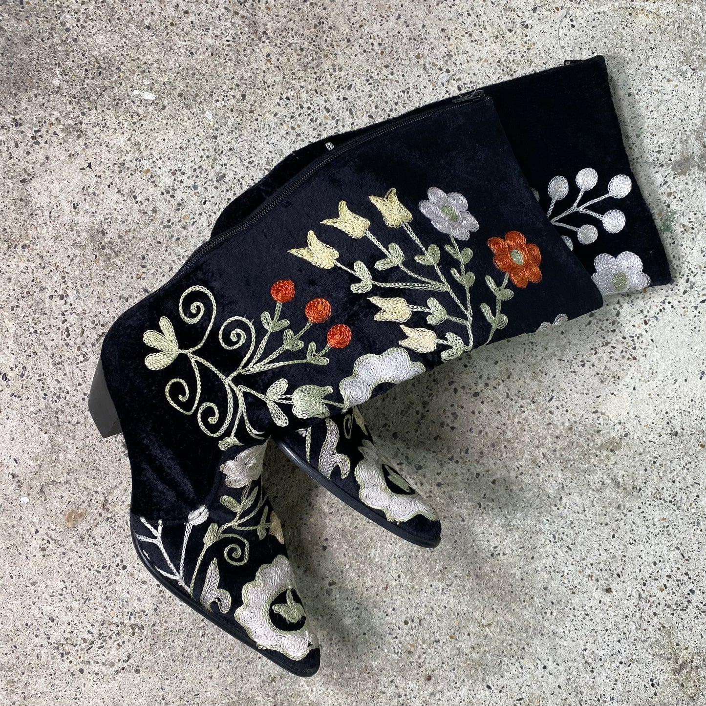 Vintage 2000's Western Black Floral Embroidery Cowboy Boots (38)