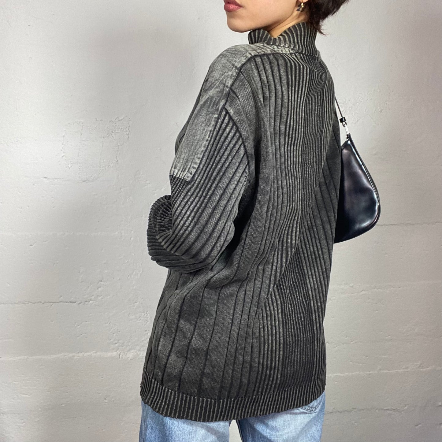 Vintage 2000's Sporty Black and Grey Ribbed Zip Up Jacket (M)