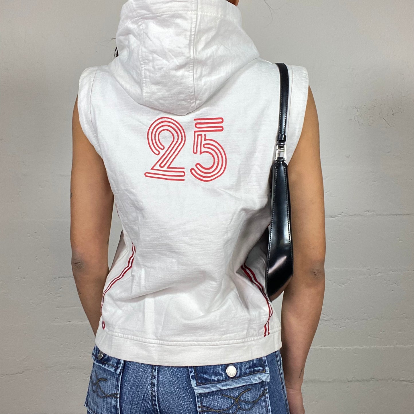 Vintage 2000's Sporty Wihite Vest With Hood and "25" Print (M)