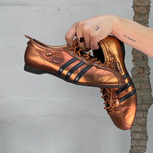 Vintage 2000's Adidas Santos Bronze Sneakers with Black Details (38 1/3)