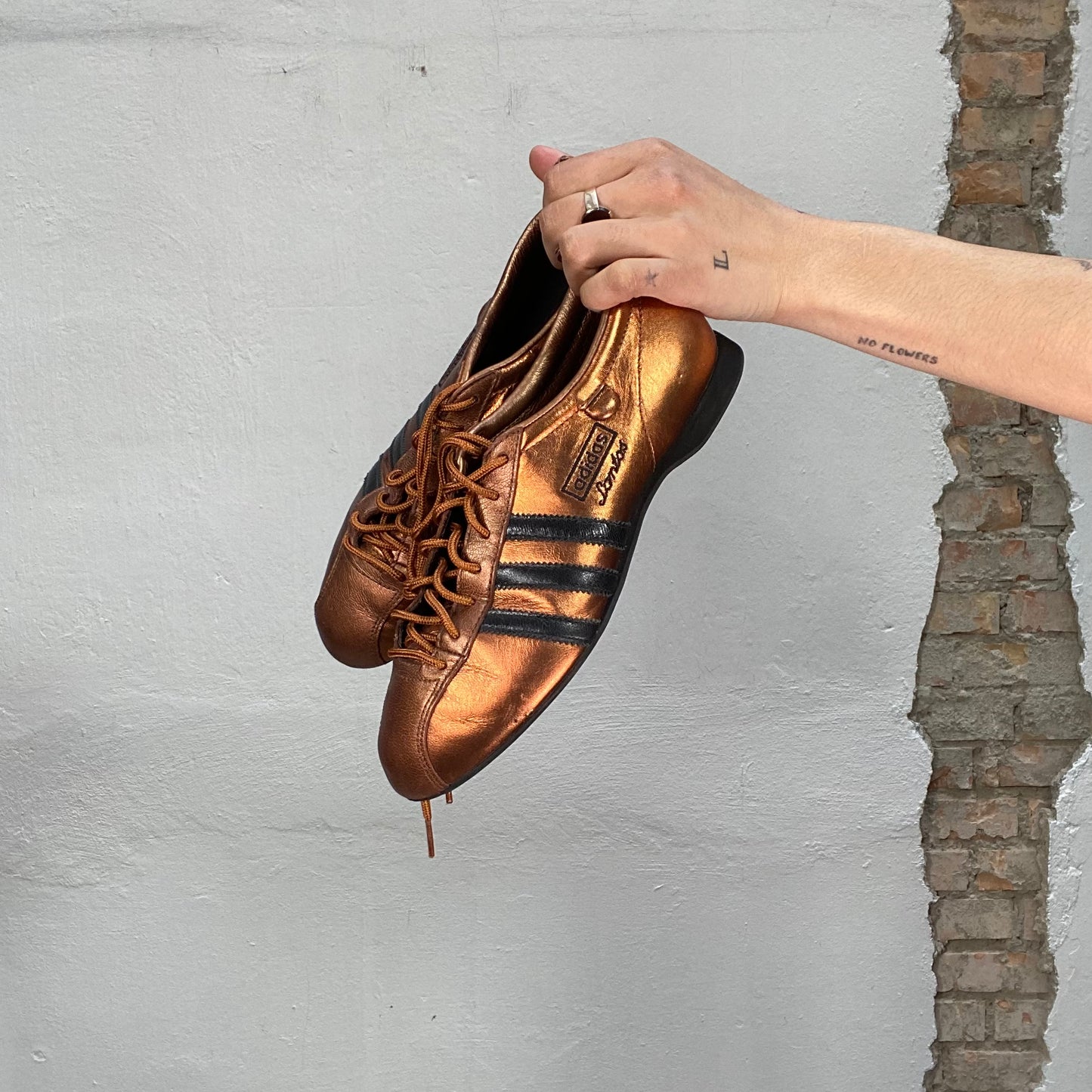 Vintage 2000's Adidas Santos Bronze Sneakers with Black Details (38 1/3)