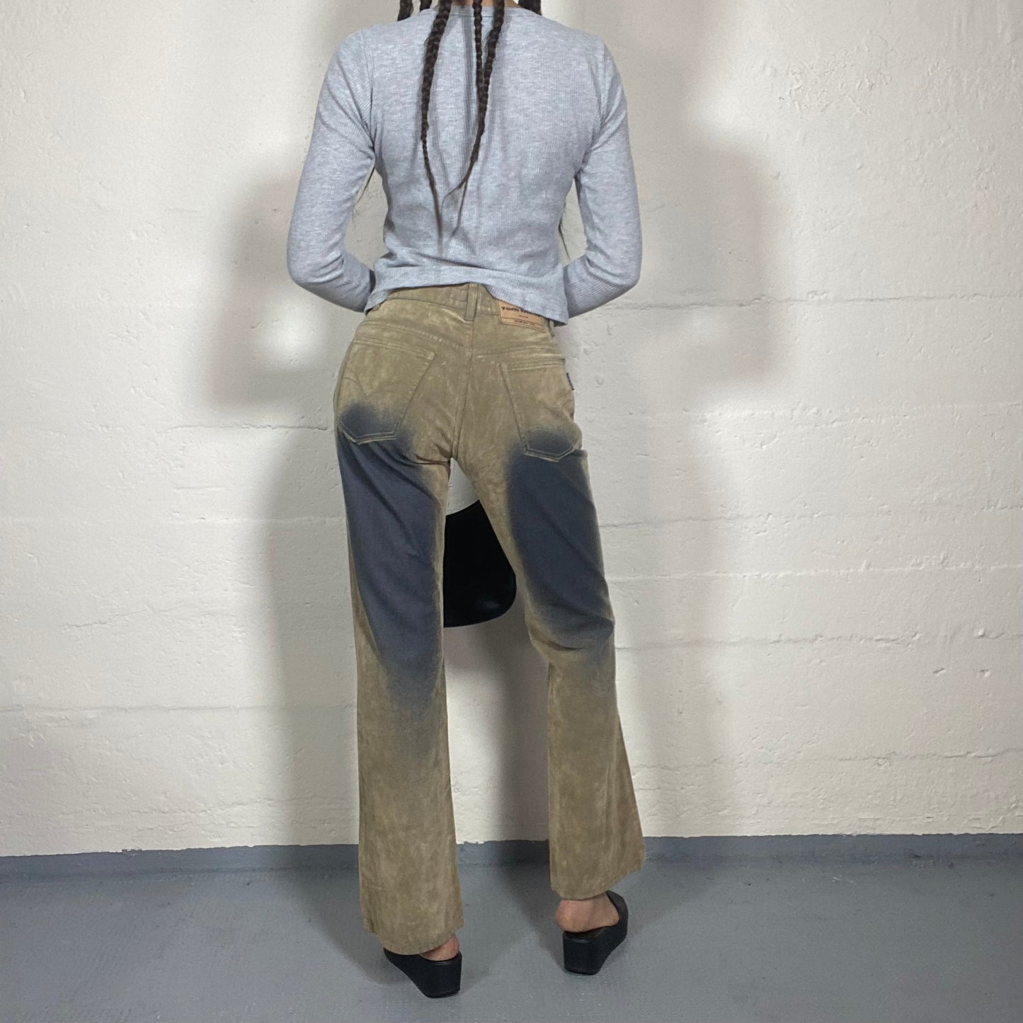Vintage 90s Beige Washed-Out Flared Denim Jeans with Dusted Finish Detail (XS)