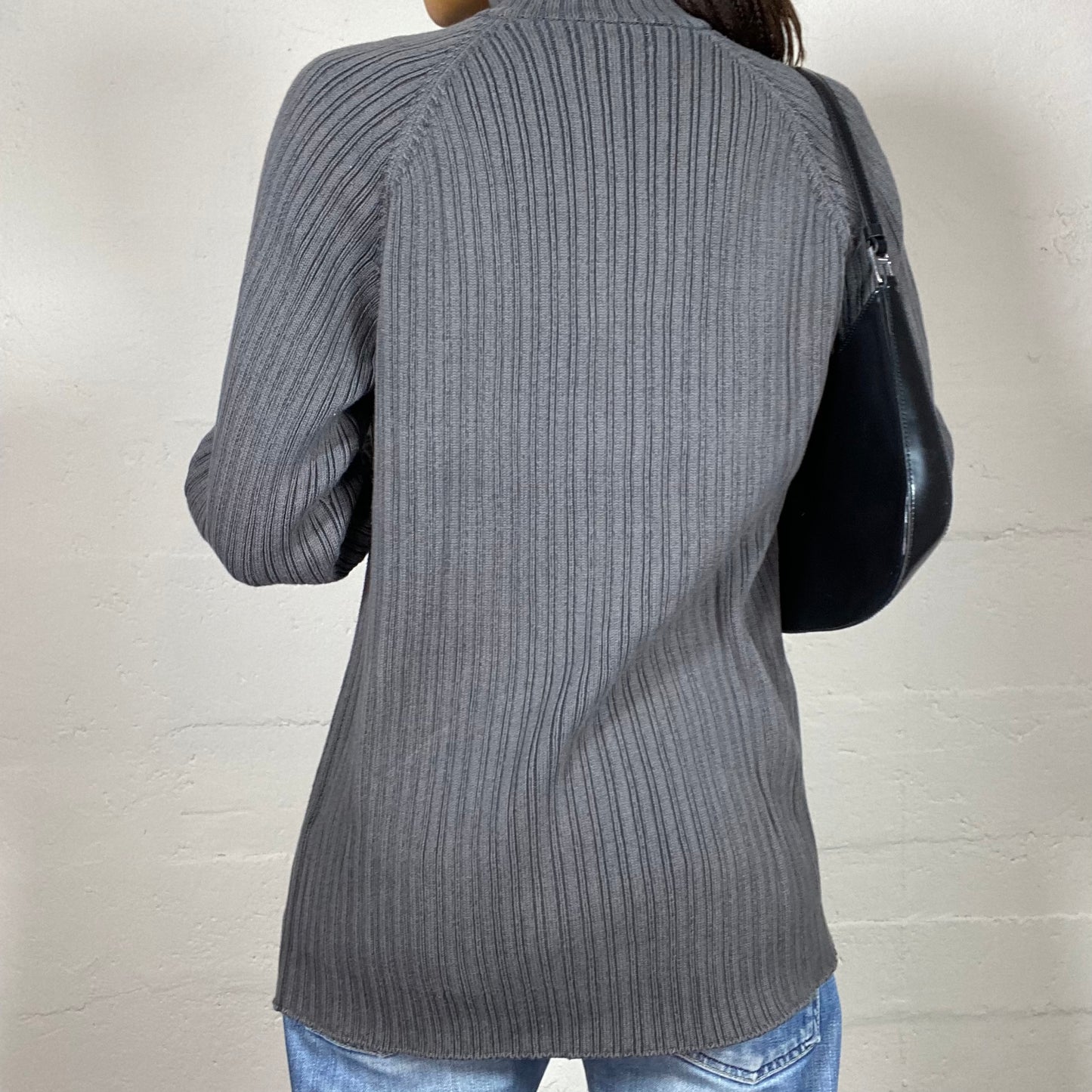 Vintage 2000's Sporty Grey Zip Up Sweater with Ribbed Knit Material (S/M)