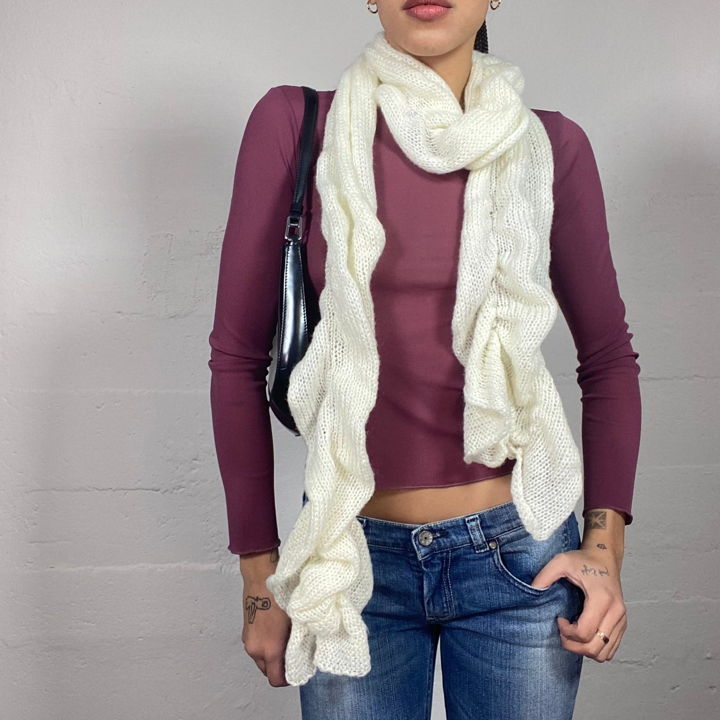 Vintage 2000's White Knit Skinny Frilled Scarf