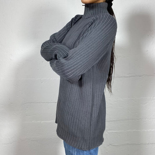 Vintage 2000's Sporty Grey Zip Up Sweater with Ribbed Knit Material (S/M)