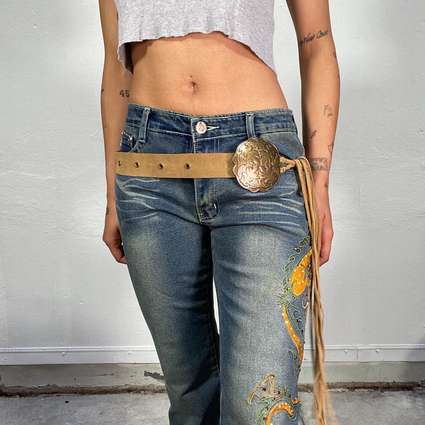 Vintage 2000's Cow-Girl Brown Leather Thick Belt with Gold Embossed Buckle and Tie Detail