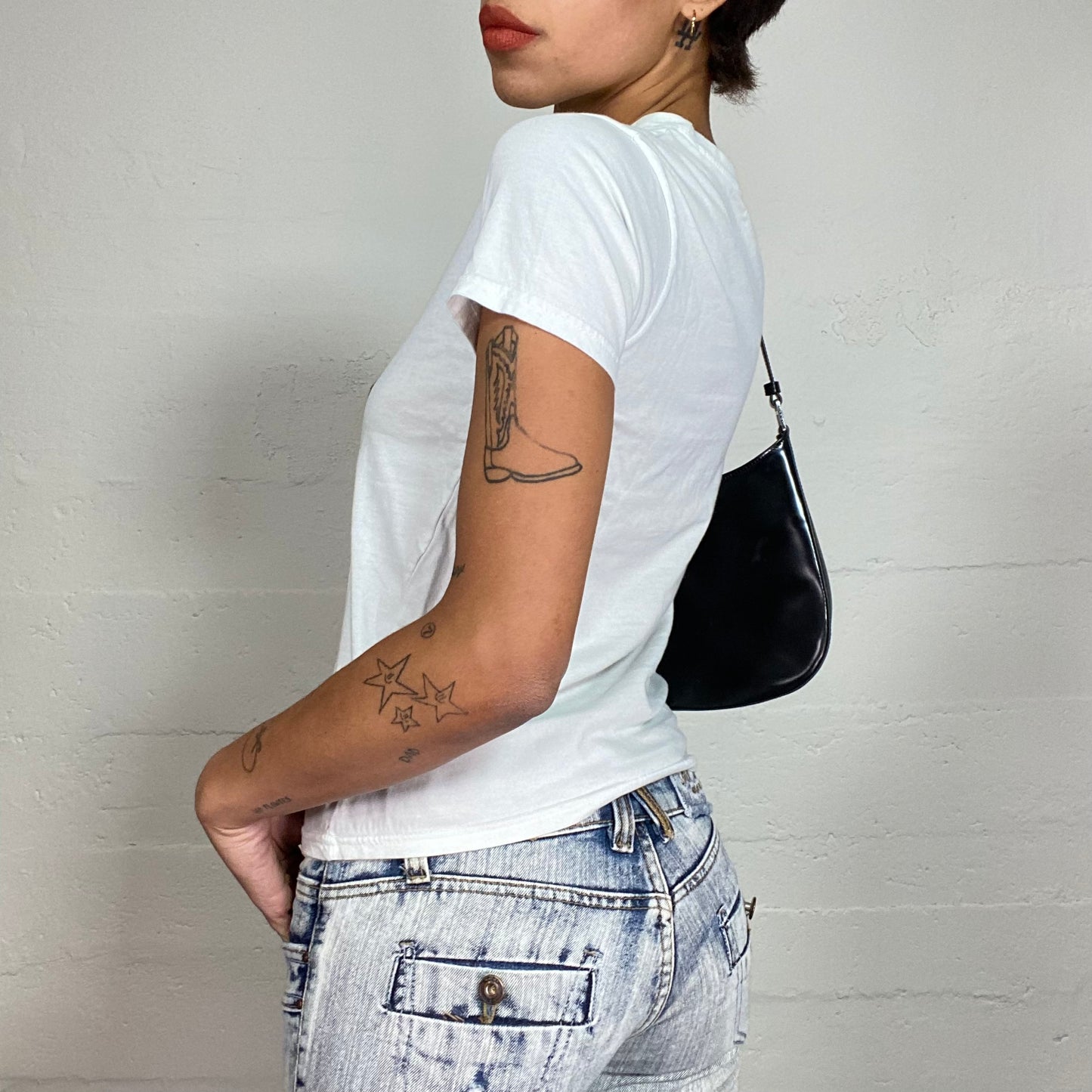 Vintage 2000's Sporty White Tee with Blue Skater Print (S/M)