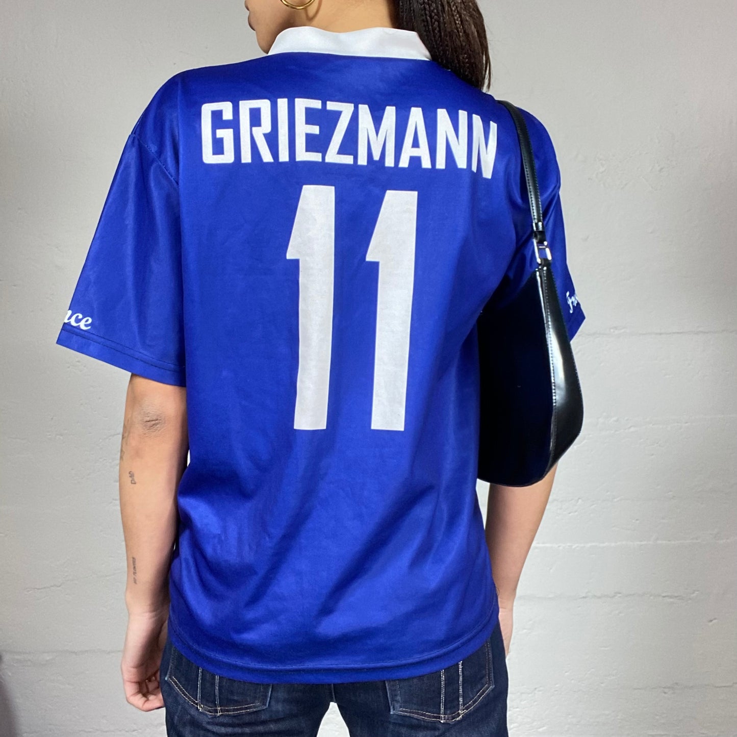 Vintage 2000's Sporty Blue Football Tee with Ferance Griezmann 11 Print (M)