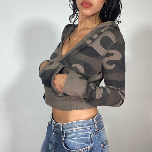 Vintage 2000's Downtown Girl Khaki Camo Longsleeve Sweater Crop Top with Hood and Pocket Detail (XS/S)
