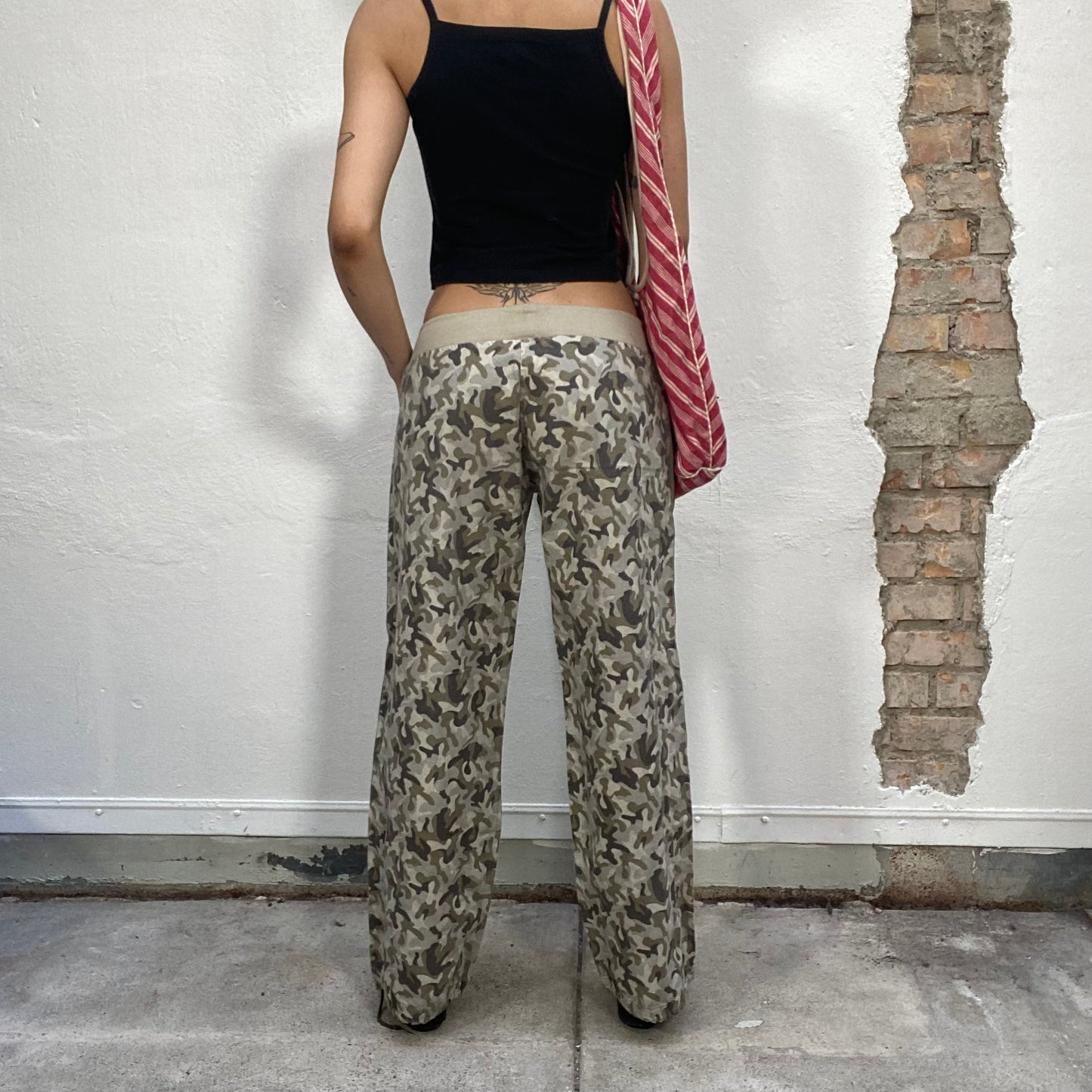 Vintage 90's Streetstyle Khaki Camo Pants with Side Stripe Details (M)