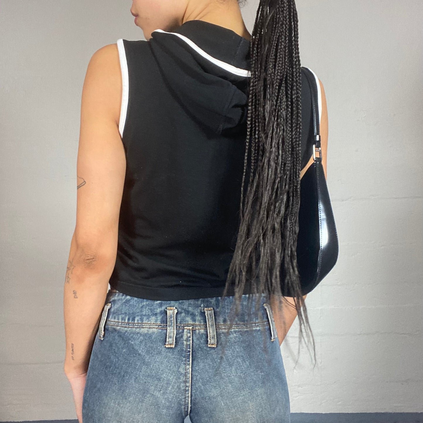 Vintage 2000's Sporty Black Vest with White '5' Patched Detail (M)
