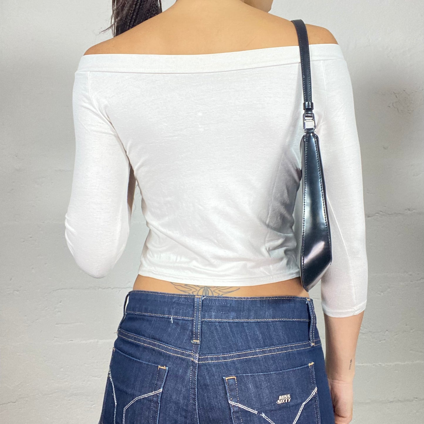 Vintage 2000's Downtown Girl White Off Shoulder Longsleeve Top with Pink Lips with "Read on My Lips" Print (S)