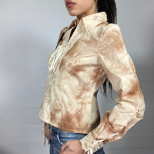 Vintage 2000's Pasión de Gavilanes Brown Tie Dye Lace Up Shirt with White Lace Trims Detail (M)