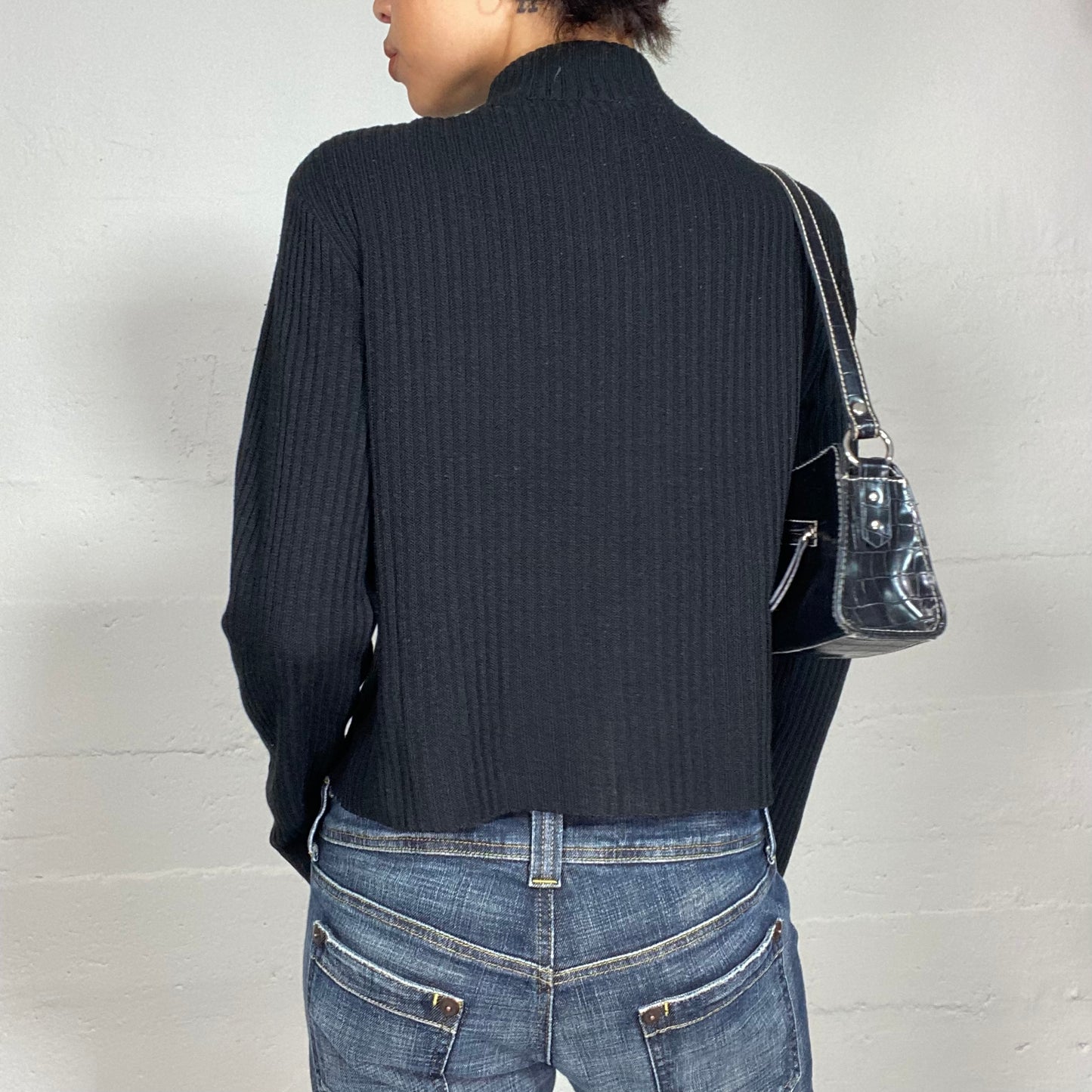 Vintage 2000's Sporty Black Knitted Zip Up Sweater (S/M)