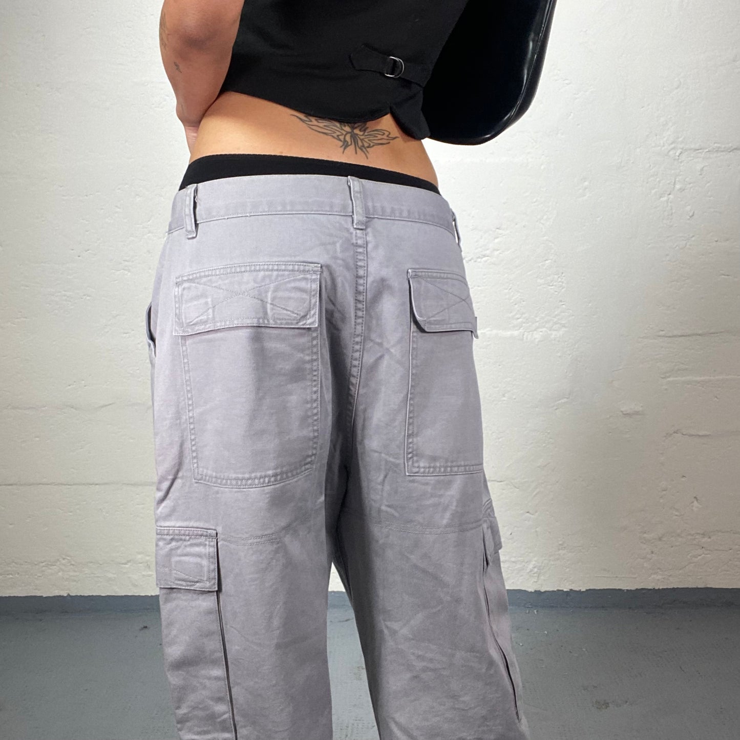Vintage 2000's Skater Girl Light Grey Oversized Cargo Pants (M)