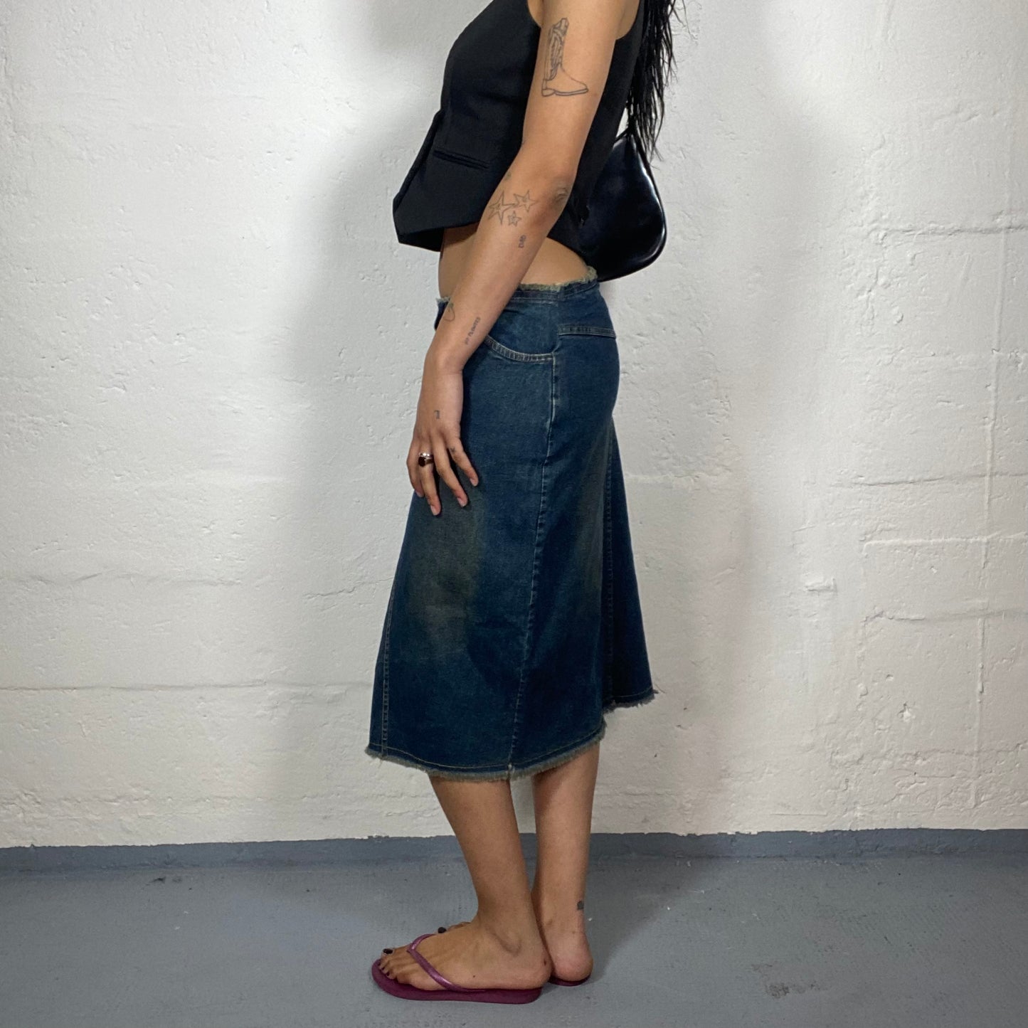 Vintage 2000's Downtown Girl Classic Dark Denim Pencil Midi Skirt with Raw Waist Hem (S/M)