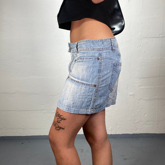 Vintage 2000's Downtown Girl Light Acid Wash Mini Denim Skirt (S)