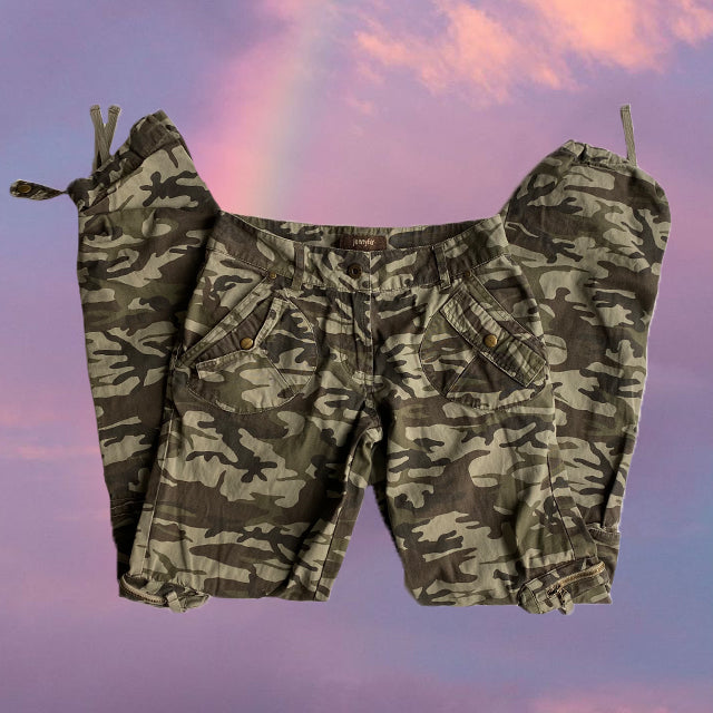 Camo on sale pants xs