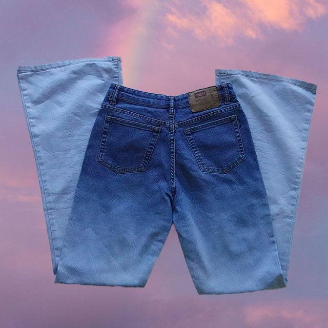 Vintage Y2K Low Waist Flare Jeans with Fade (M)