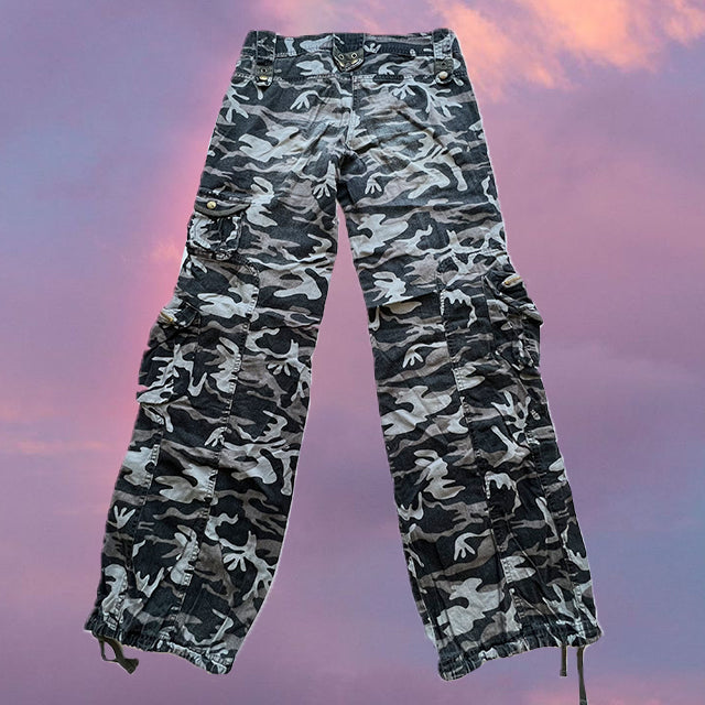 Vintage 90's Low Waist Camo Cargo Pants (34 EU / UK 6 / US 2)